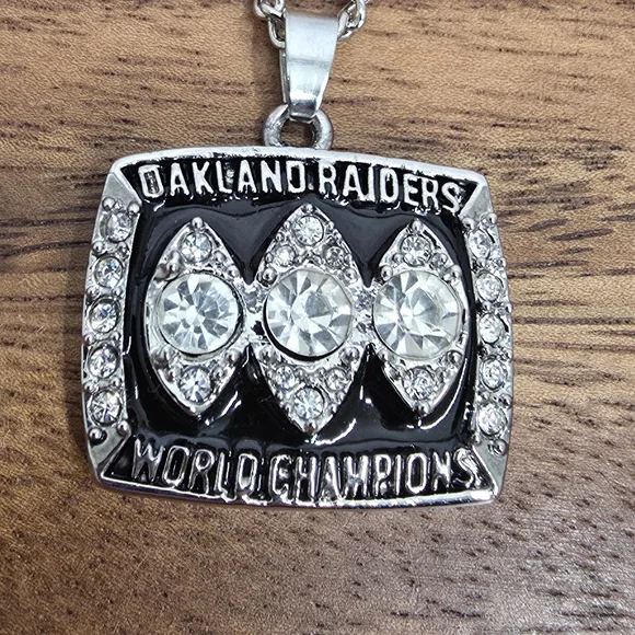 Oakland Raiders 1983 Championship Necklace - Picture 2 of 4